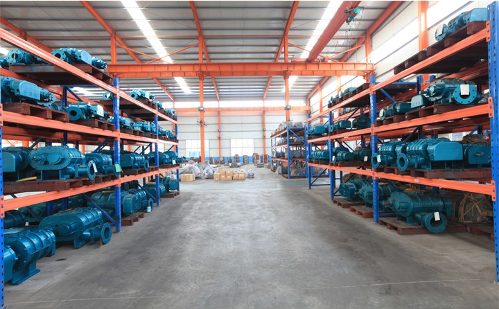 豐源羅茨風(fēng)機(jī)半成品擺放 豐源羅茨風(fēng)機(jī)半成品擺放