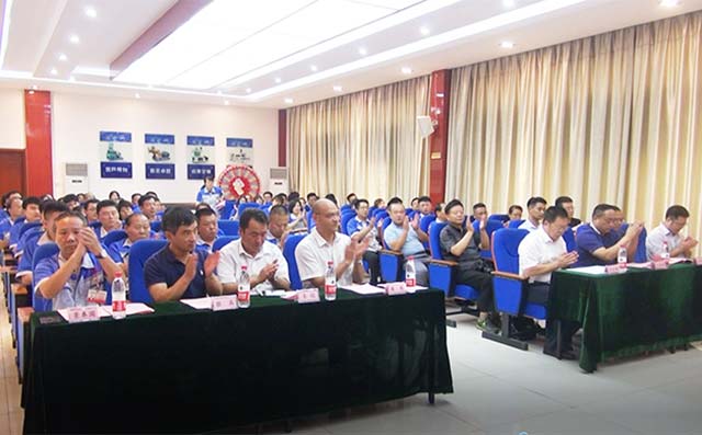 濟南大學(xué)—章丘豐源研究生聯(lián)合培養(yǎng)基地簽約暨揭牌儀式在居邦源機械集團總部隆重舉行